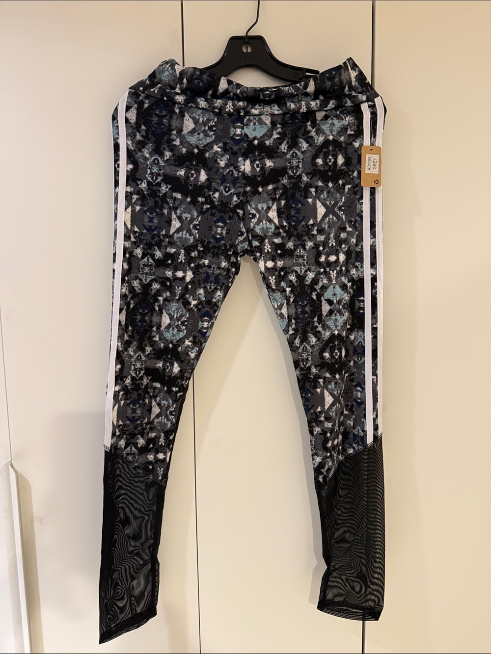 Woman’s  Black & Gray Patterned Performance Leggings with Side Stripes